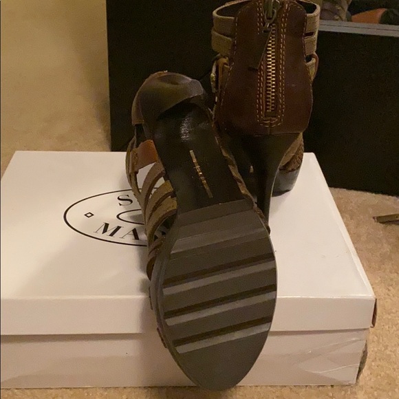 Never worn strappy heel - Picture 4 of 4